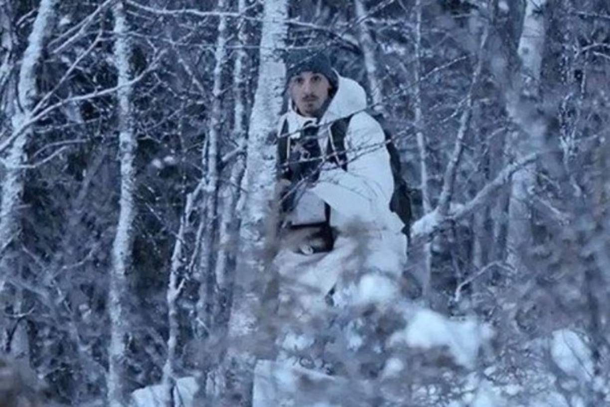 Zlatan Ibrahimovic se compró la isla de Davenso, en el lago Mälaren, al oeste de Estocolmo, con el objetivo de dedicarse allí a una de sus grandes aficiones, la caza. La isla que es ya propiedad de Ibra tiene unas 500 hectáreas de superficie y le ha costado al ex delantero barcelonista 2,5 millones de euros.