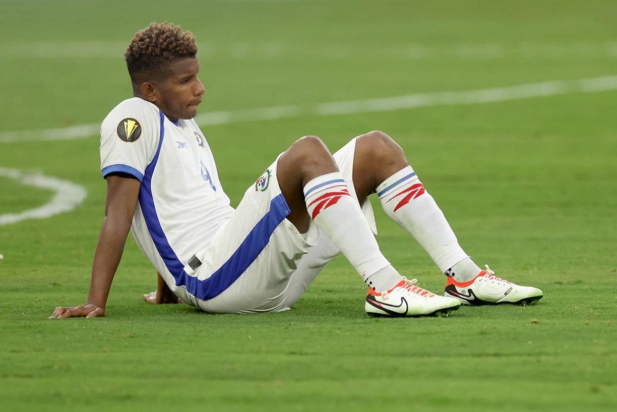 Fidel Escobar, triste por la derrota de Panamá en la final de la Copa Oro 2023.