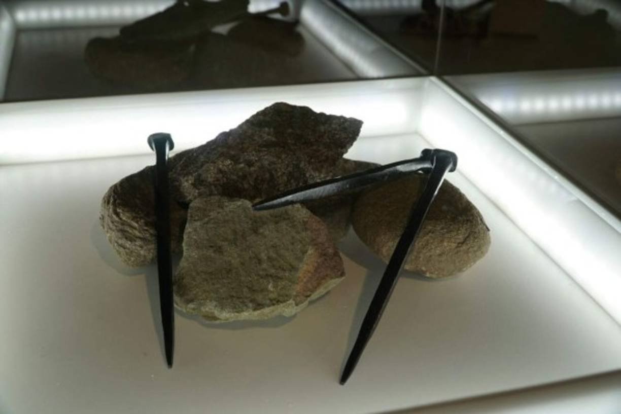 Estos son imágenes idénticas de los clavos con los que crucificaron a Jesús.