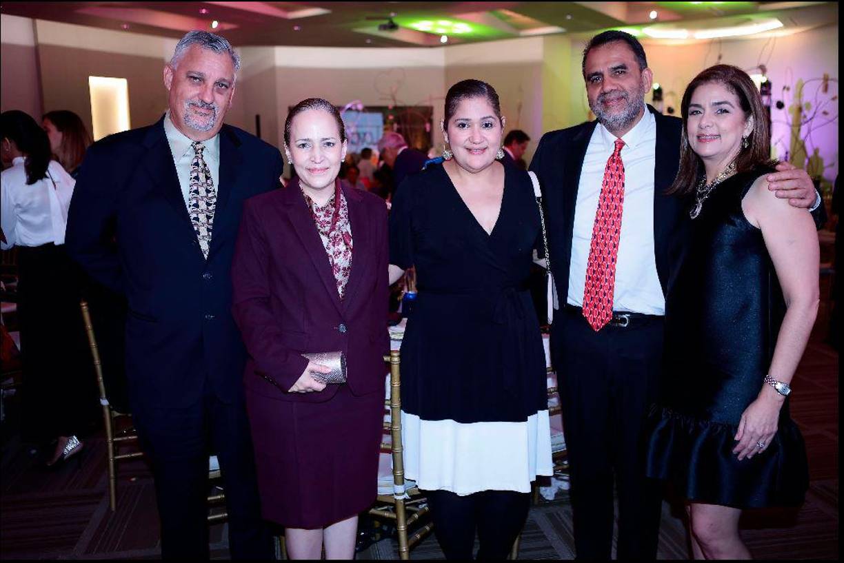 David y Alexa Lardizábal, Isabel Sabillón, Sergio Díaz y Ruth Marie Canahuati