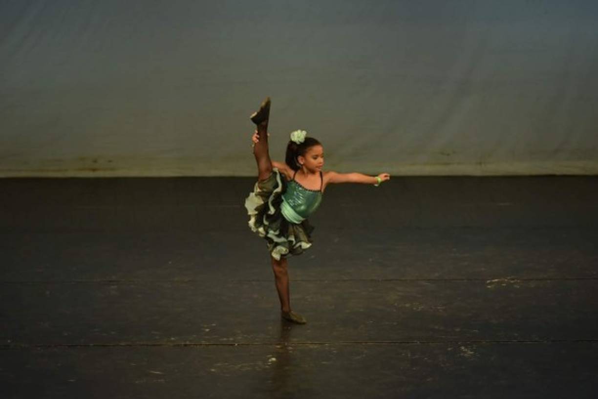 Genesis Sunceri medalla de platino y segundo lugar solos.