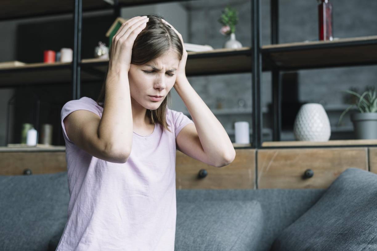 B. Desarrollo social: Aislamiento, dificultad para hacer y mantener amistades. C. Bienestar emocional: Aumento del riesgo de depresión y otros trastornos de salud mental. - **Salud física**: Problemas de sueño, trastornos alimentarios, enfermedades psicosomáticas.