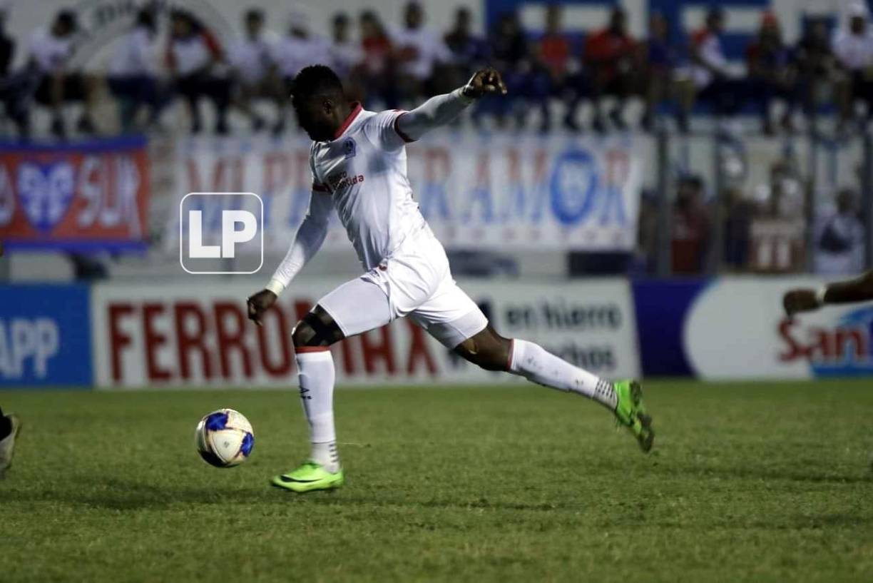 Yustin Arboleda disparó con este derechazo desde unos 25 metros para poner a ganar al Olimpia.