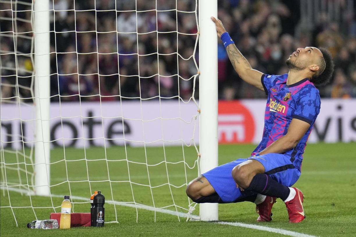 Pierre Emerick Aubameyang se lamenta tras no poder conectar un disparo frente a portería en el inicio del segundo tiempo.