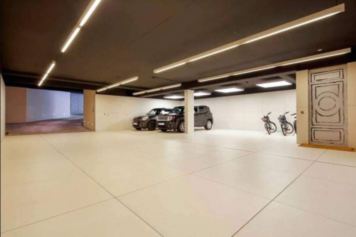 En esta masión se pueden guardar hasta ocho vehículos ( Foto Inmobiliaria Barnes)<br/>