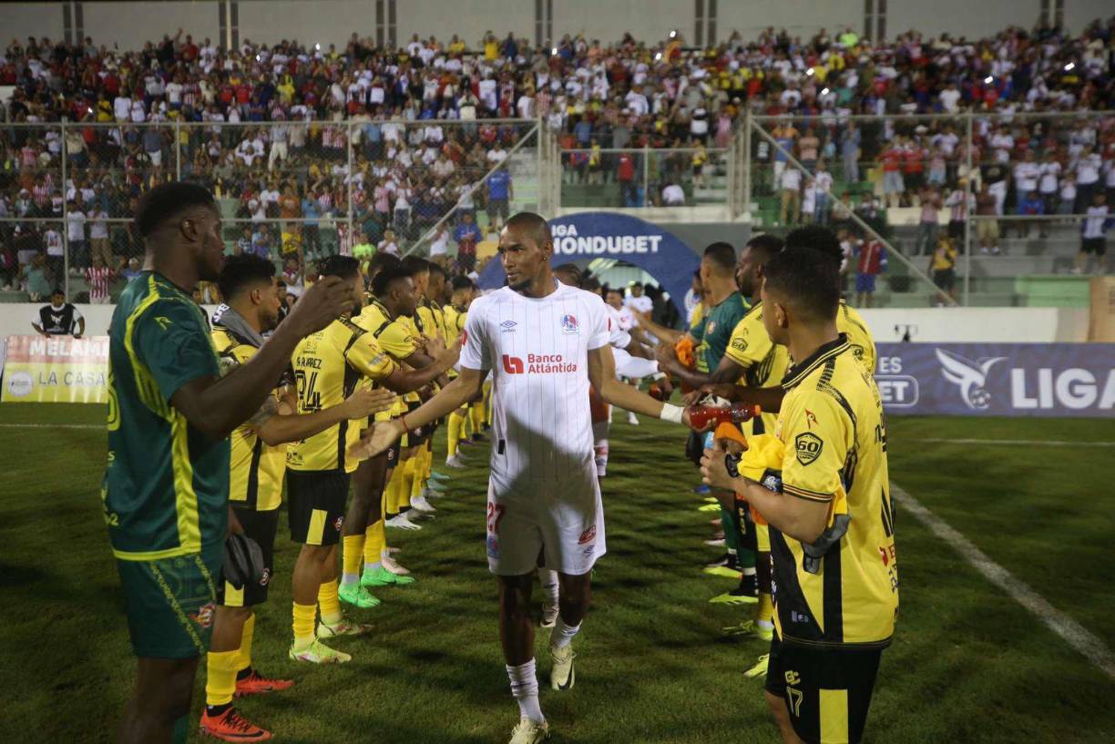El tremendo gesto de los jugadores del Génesis antes del pitazo inicial del partido.