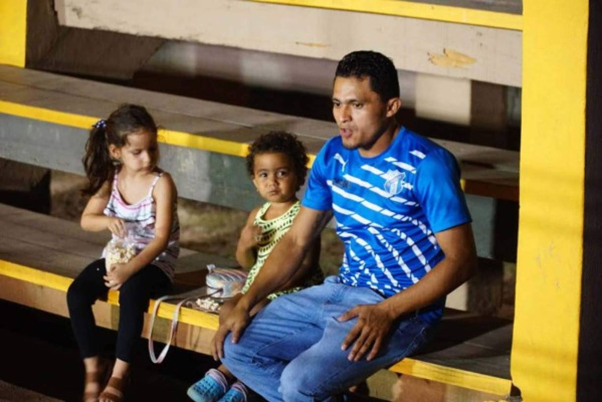 Jorge Cardona junto a su esposa venden baleadas por varios años en la ciudad de El Progreso.