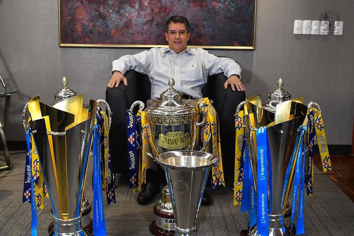 Rafael Villeda, presidente del Olimpia, adelantó que no harán fichajes para el Torneo Apertura 2023. “Lo más probable es que no, tal vez regresen algunos jugadores que habían sido cedidos, pero contratación de nuevos jugadores es muy difícil que se pueda dar, además que el cuerpo técnico siente que con el plantel que tenemos podemos seguir obteniendo buenos resultados”.