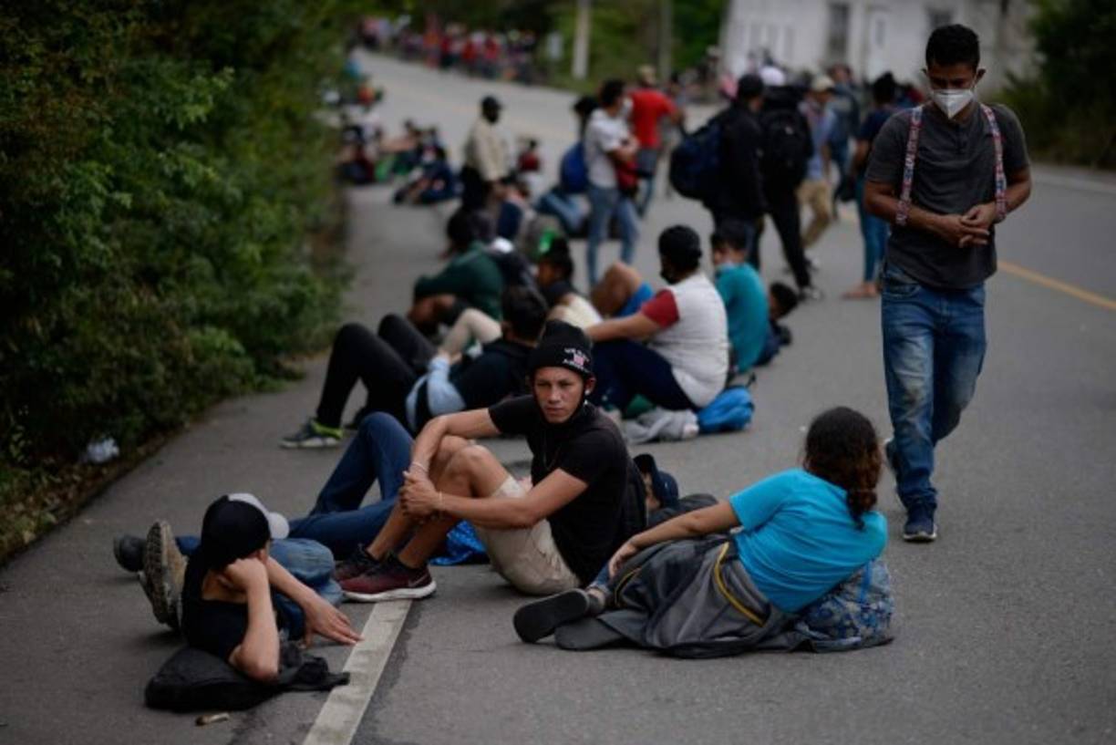 Las autoridades migratorias guatemaltecas informaron que actualmente su personal 'da acompañamiento' a la caravana por Chiquimula 'para evitar incidentes en la carretera'.