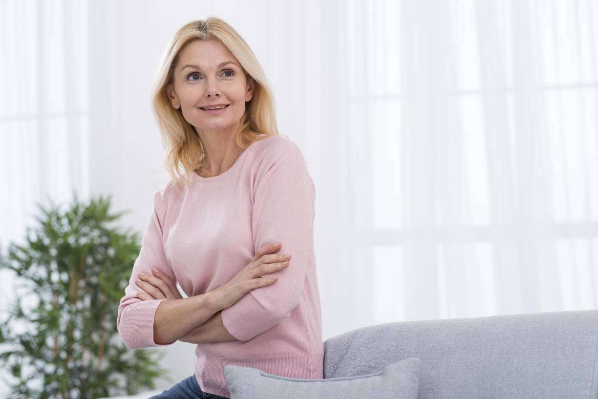 La menopausia es un proceso natural, fisiológico y universal que afecta a la calidad de vida de las mujeres. De acuerdo con los datos del Instituto de la Menopausia, ocho de cada diez mujeres que pasan por este proceso <b>sufren algún tipo de síntoma</b>, siete de cada diez ven afectada su calidad de vida y prácticamente la mitad se siente aislada, a la vez que preocupada. Además, cerca de un 20 % desarrolla algún problema relacionado con la salud mental, como depresión o ansiedad.