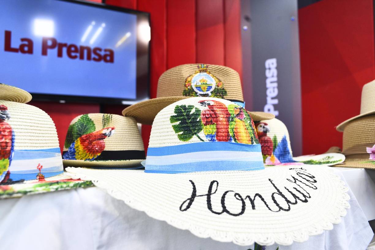 Agregó que sueña con ingresar al sistema educativo público nacional, dado a que concursó para la obtención de una plaza en el deparatamento de Cortés, confía en Dios que se abrirán las puertas para lograr su sueño.