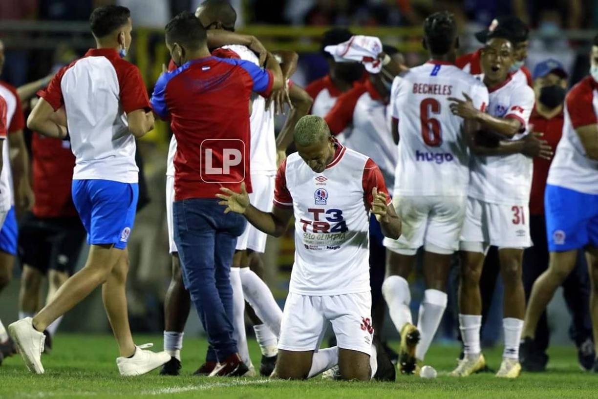 Eddie Hernández se puso de rodillas para agradecer a Dios por un nuevo título en la Liga Nacional.