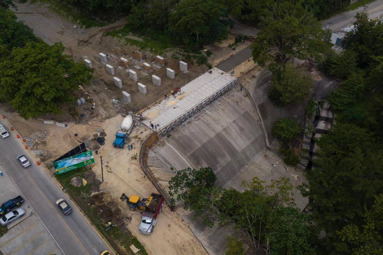 Los trabajos de mejoramiento del vado Juan Lindo, en San Pedro Sula, avanzan de forma rápida. 