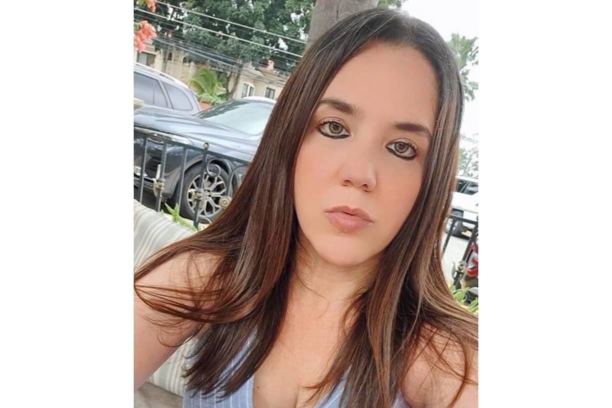 La Policía llegó al lugar del hallazgo para levantar pesquisas y esclarecer cómo ocurrió la muerte de la maestra. 