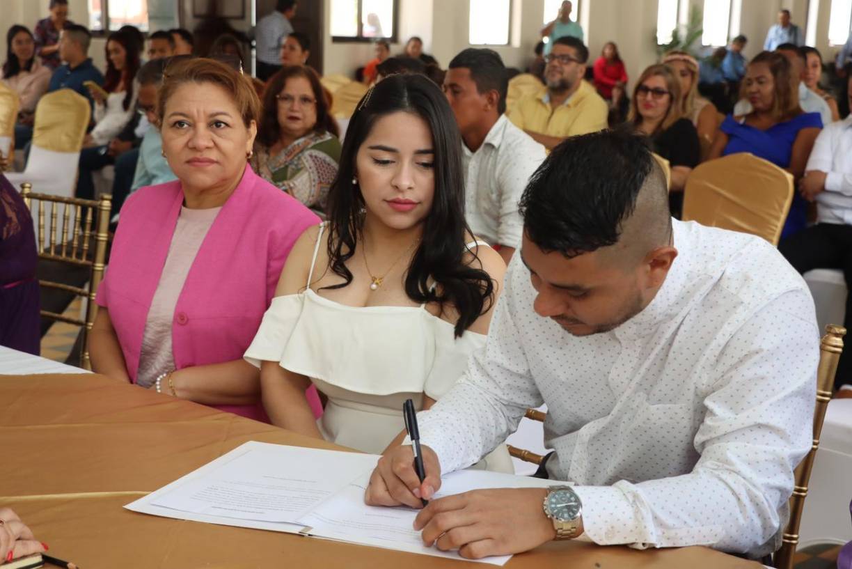 De 2:00 a 3:00 de la tarde, los presentes disfrutarán de la programación musical por parte del equipo de alabanza de la Ebenezer y un video especial por el equipo de Ebenezer TV.