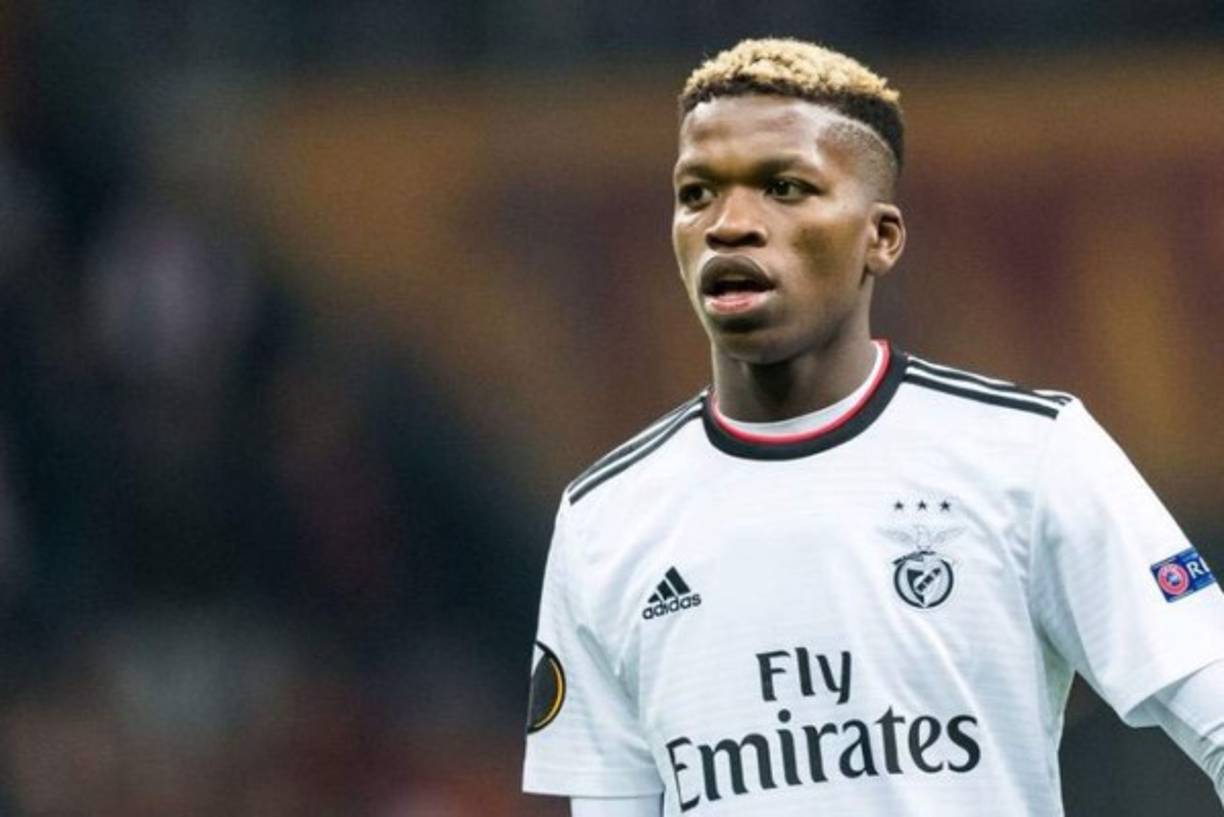 Según informa el Daily Mail, el Fulham está manteniendo estas últimas semanas conversaciones con el Benfica por Florentino Luis. Según el medio inglés, el equipo recién ascendido a la Premier ofrece unos dos millones de euros al Benfica por una cesión del jugador.<br/>