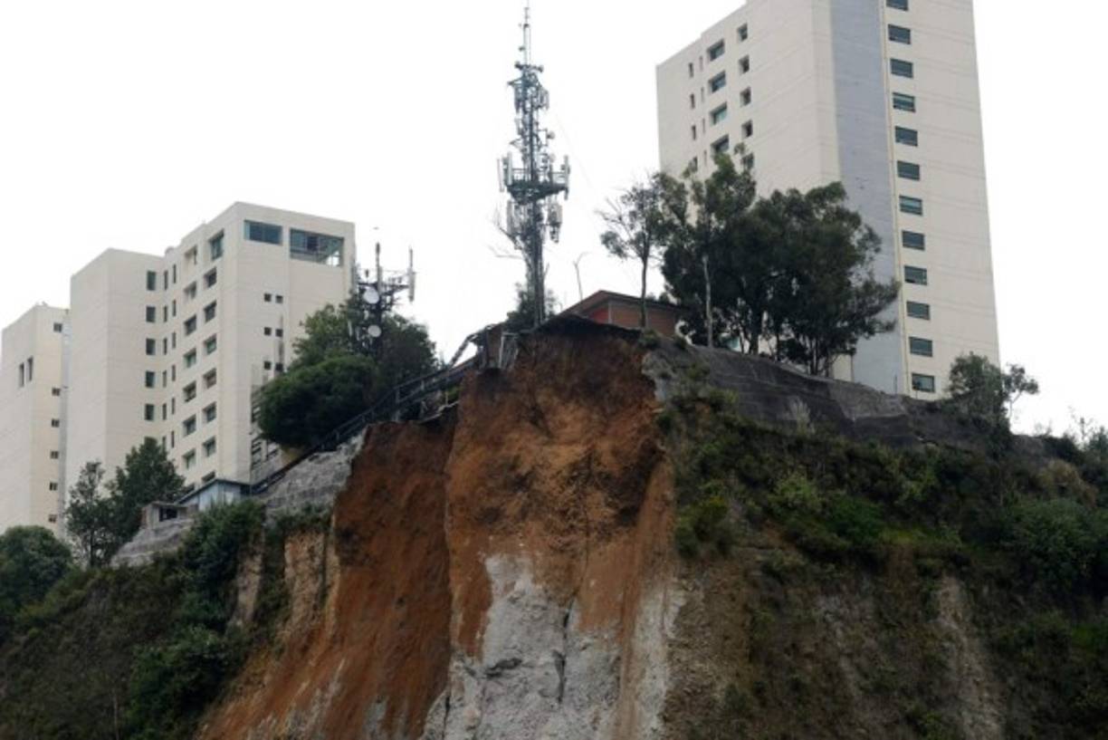 Las cinco torres de Vista del Campo tienen en total 75 departamentos, con tres niveles subterráneos de estacionamiento, construidos en las inmediaciones del talud.