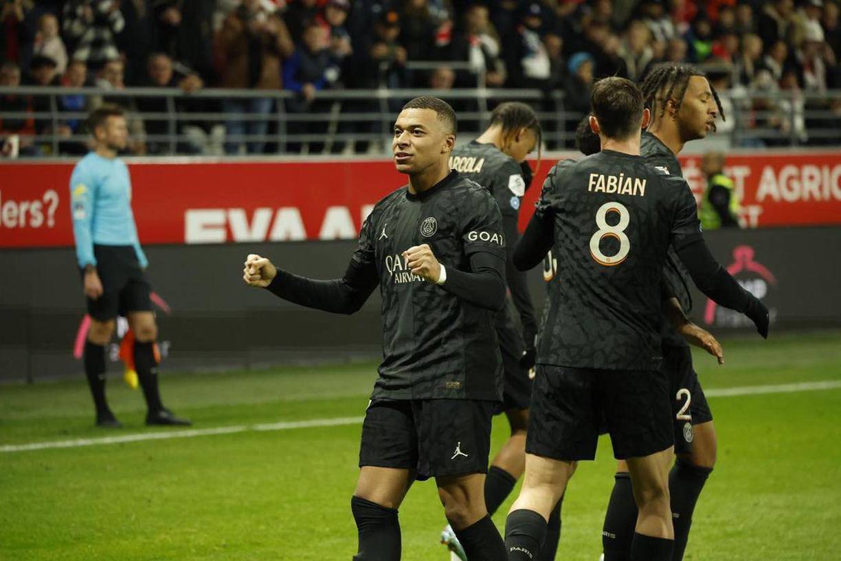 La prensa francesa sigue publicando detalles inéditos sobre el futuro de Kylian Mbappé. Mientras en España daban por “cerrado” el fichaje del jugador por el Real Madrid en 2024, en París aseguran que eso no ocurrirá.