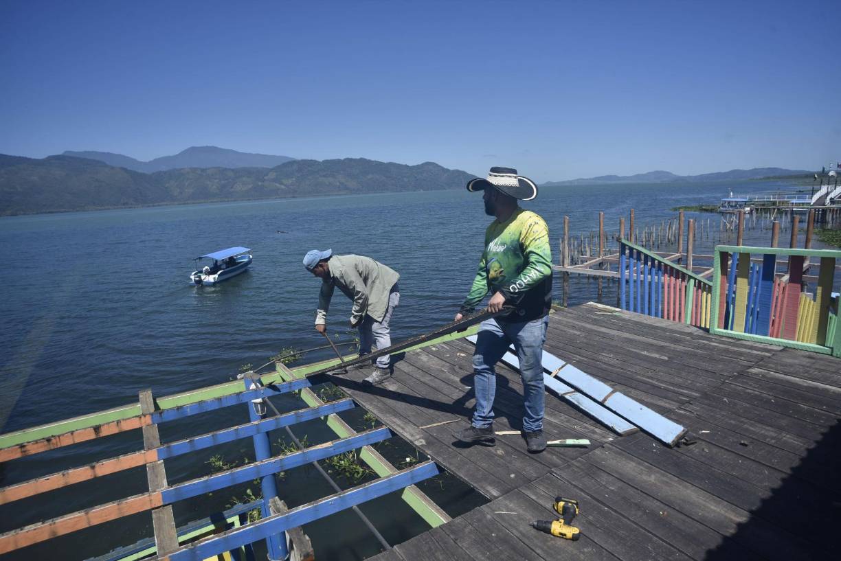 Muchos dueños de restaurantes están pagando préstamos que gestionaron para construir los muelles.