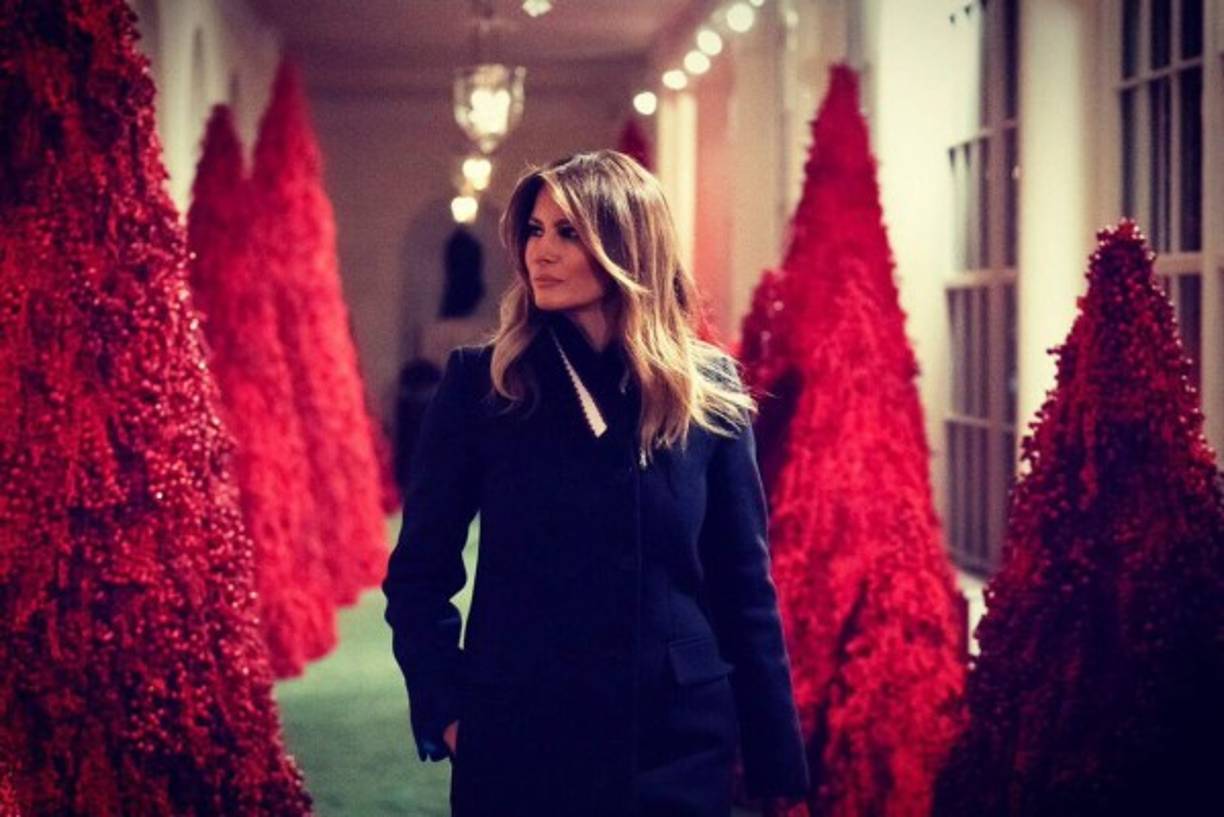 Melania presumió que la Navidad llegó a la Casa Blanca y no dudó en mostrar su recorrido a los internautas.