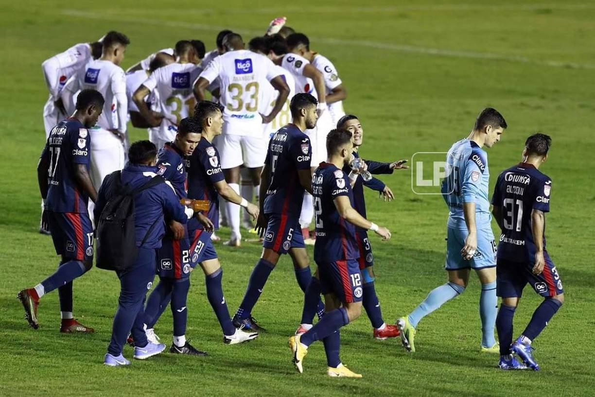 Sin embargo, Auzqui seguía haciendo reclamos a Pereira.