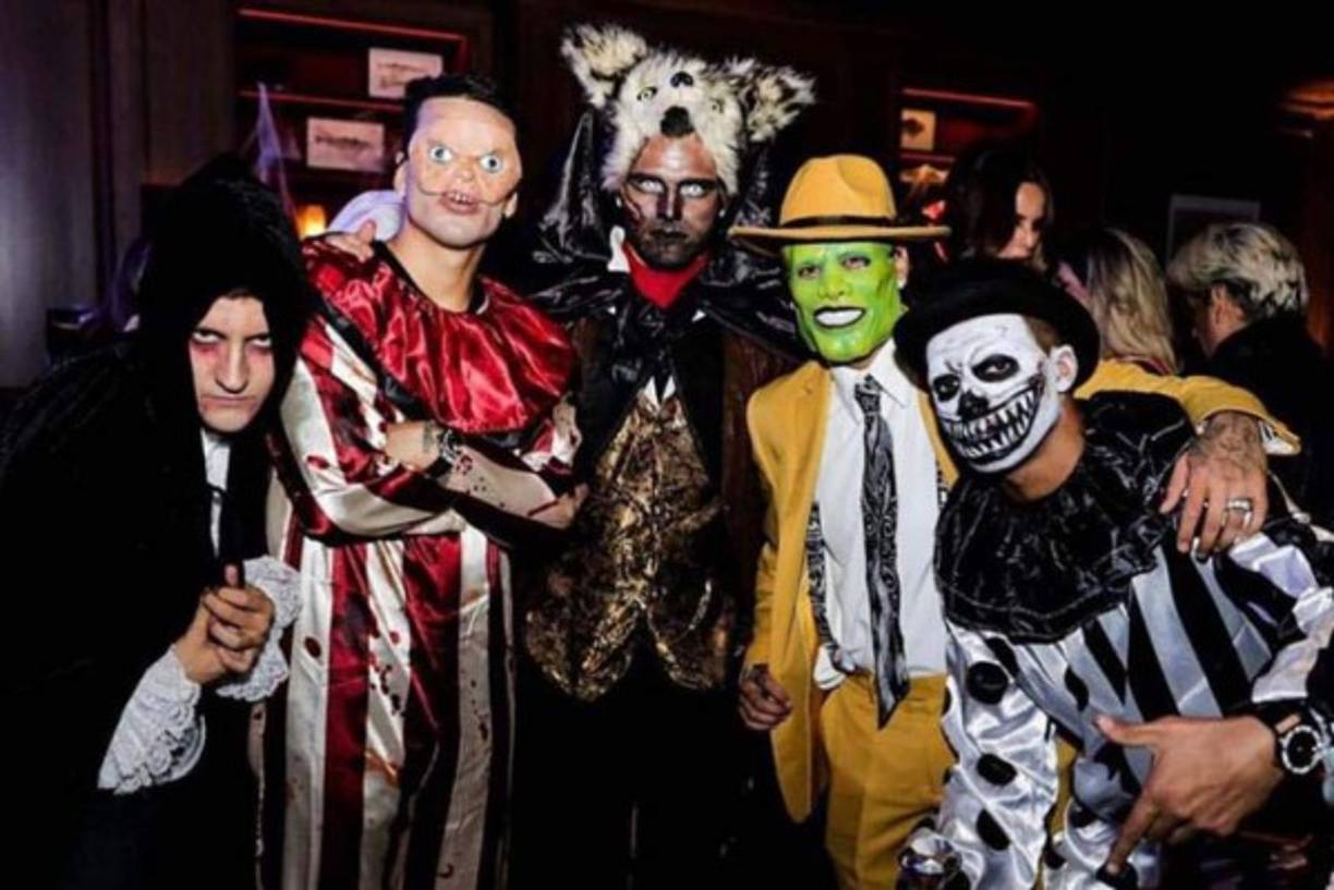 Neymar, Mbappé, Di María, Cavani, Ander Herrera, Icardi, Paredes, Verratti y Kurzawa, además del exfutbolista del PSG Lavezzi, realizaron una fiesta de disfraces.