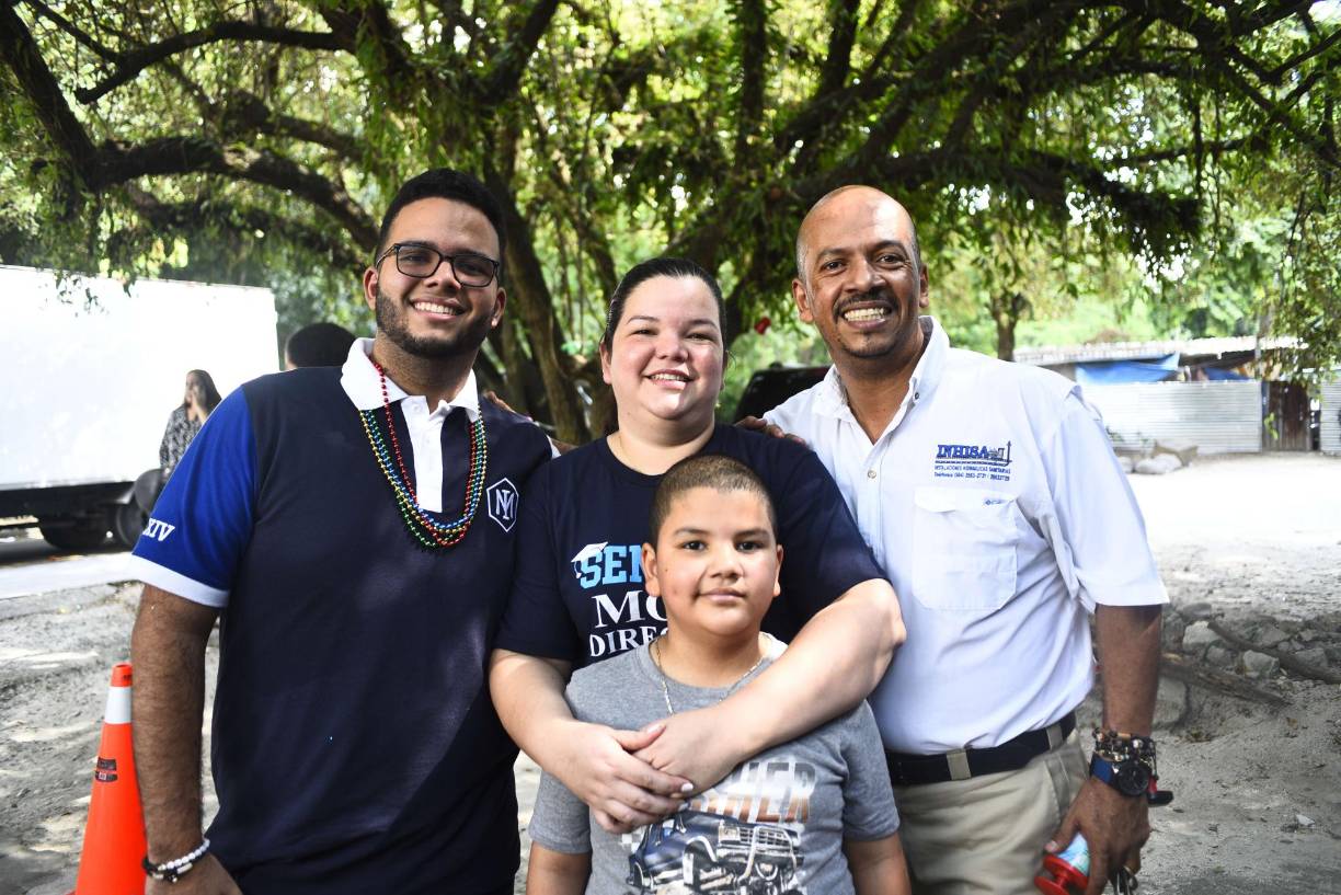 Samuel Mejía, Emilio Mejía, Carmen Argueta y Jacobo Mejía