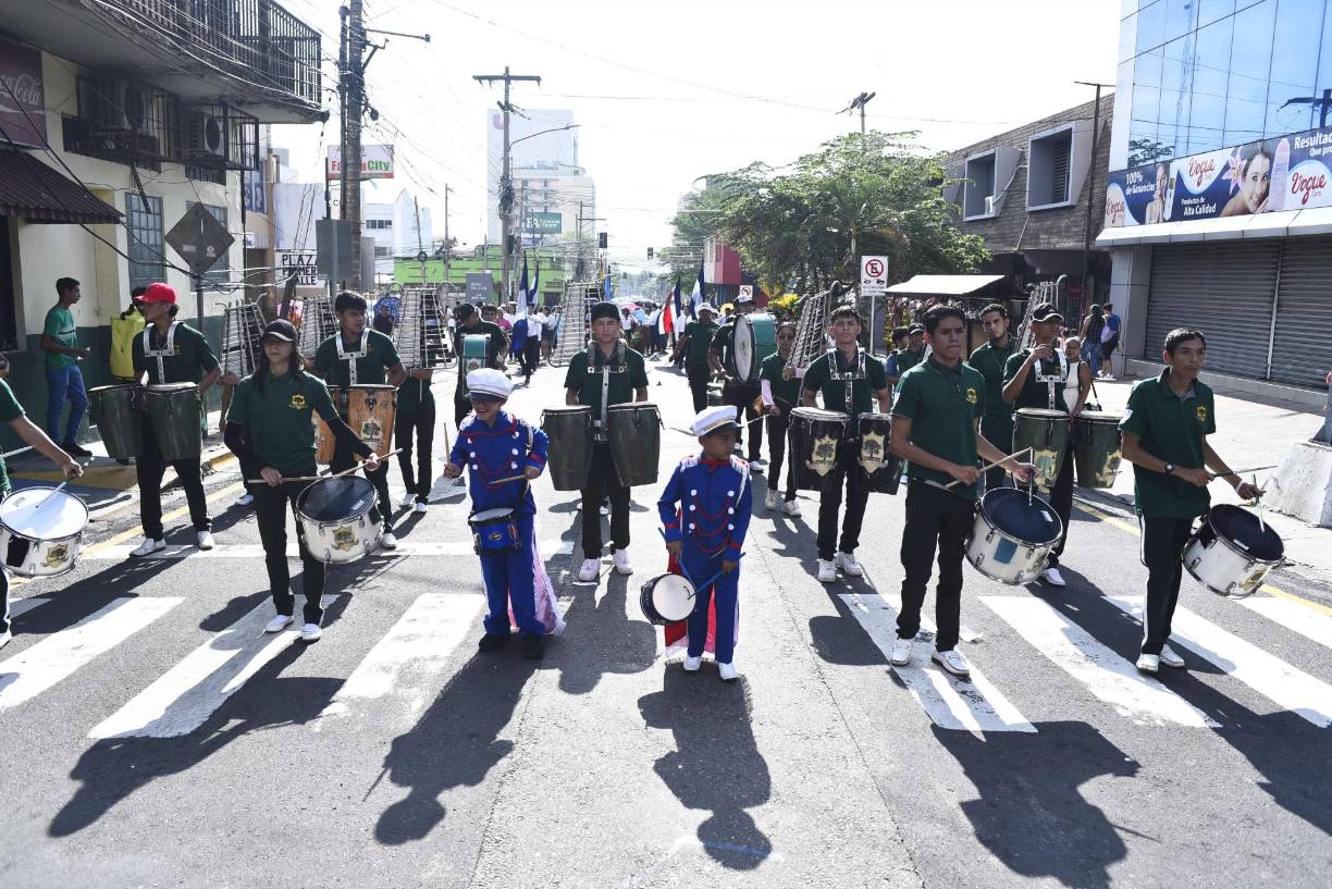 Quienes, al ritmo de los tambores, disfrutaron de cada momento del desfile.