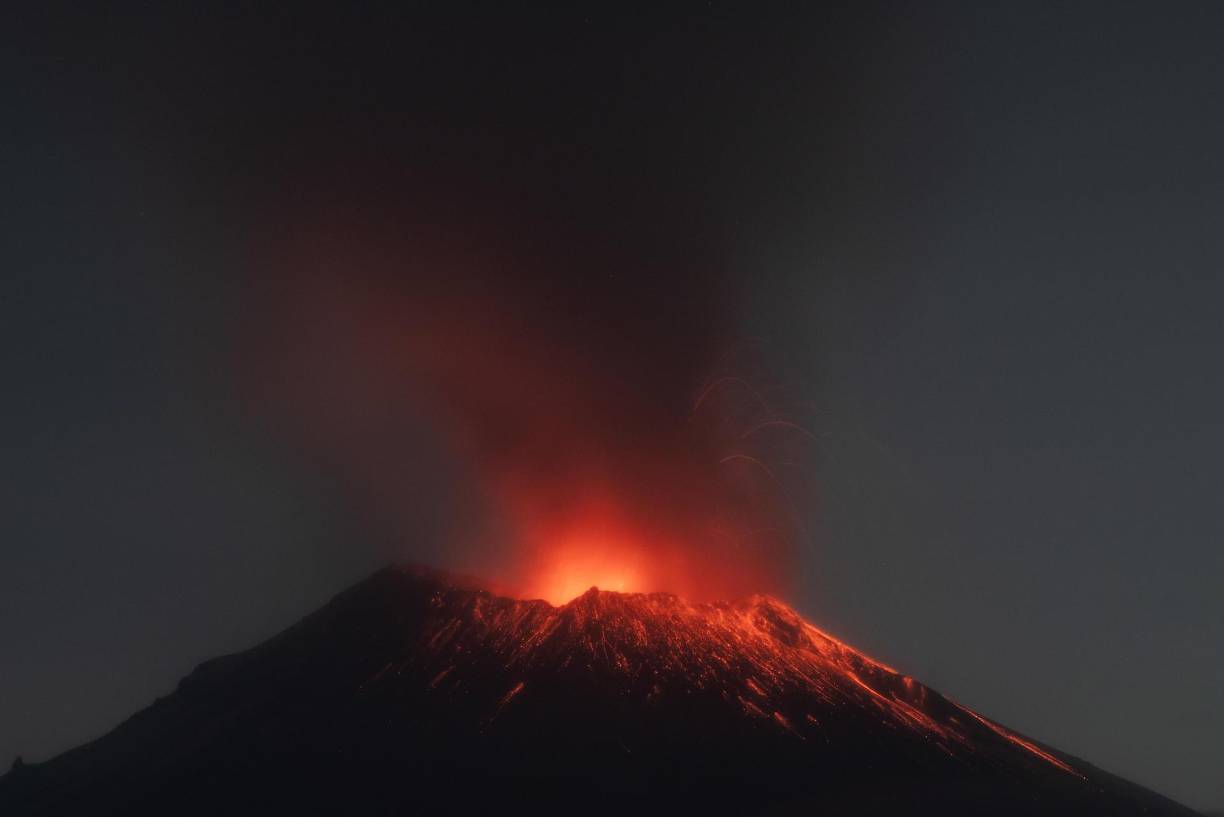 El Popocatépetl es monitoreado permanentemente ante el riesgo que representa su actividad para la población que vive en zonas cercanas. 