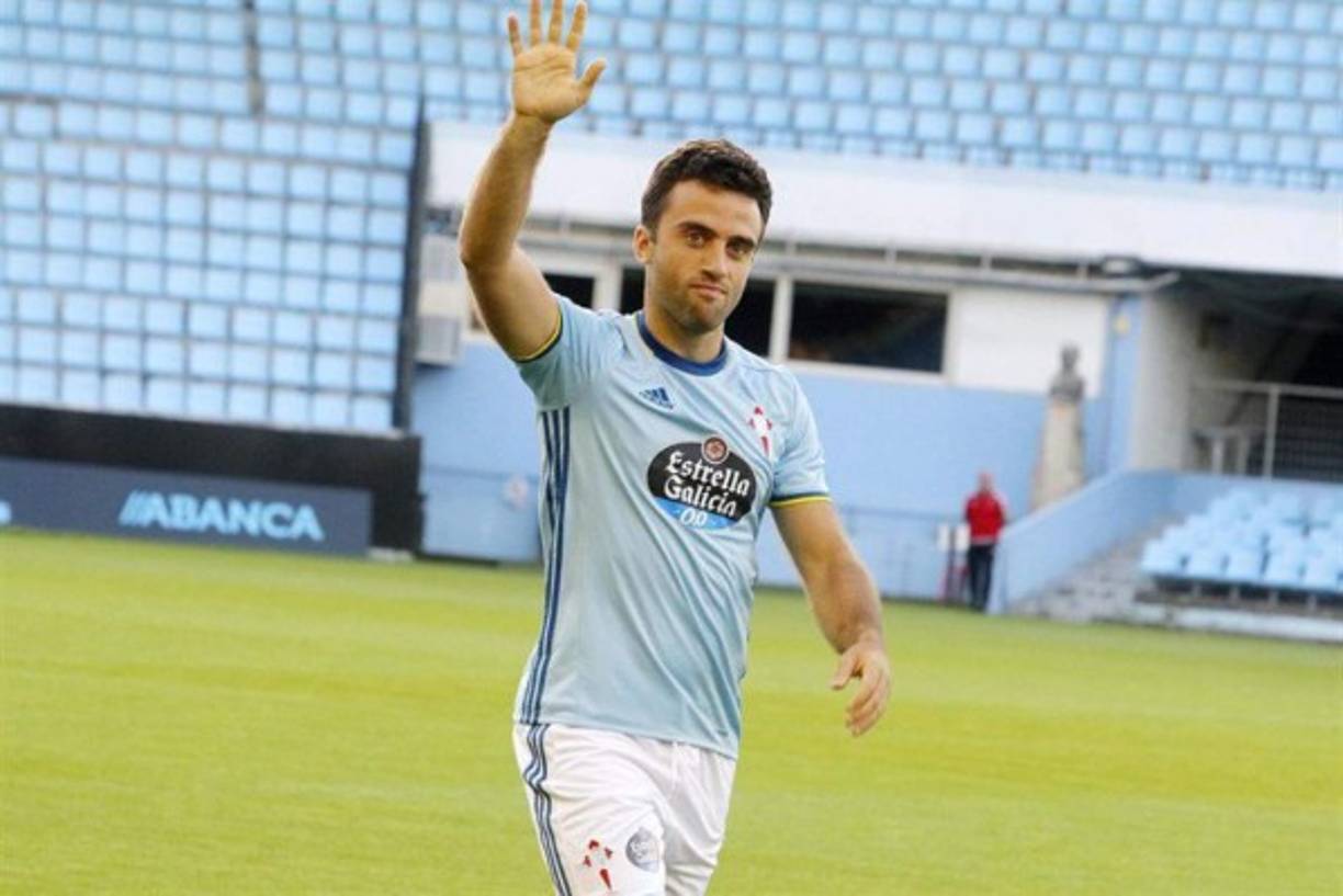 El nuevo delantero del Celta, Giuseppe Rossi, ha explicado este martes durante su presentación en Balaídos que 'es un orgullo' vestir la camiseta celeste y que desde el 'primer día' ha comprobado que en su nueva plantilla 'hay muchísima calidad'.