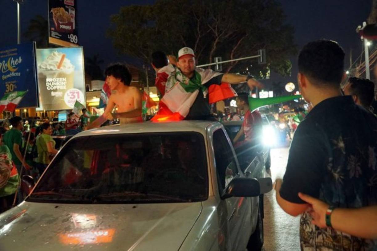 Los hinchas del Marathón invadieron las calles de la ciudad.