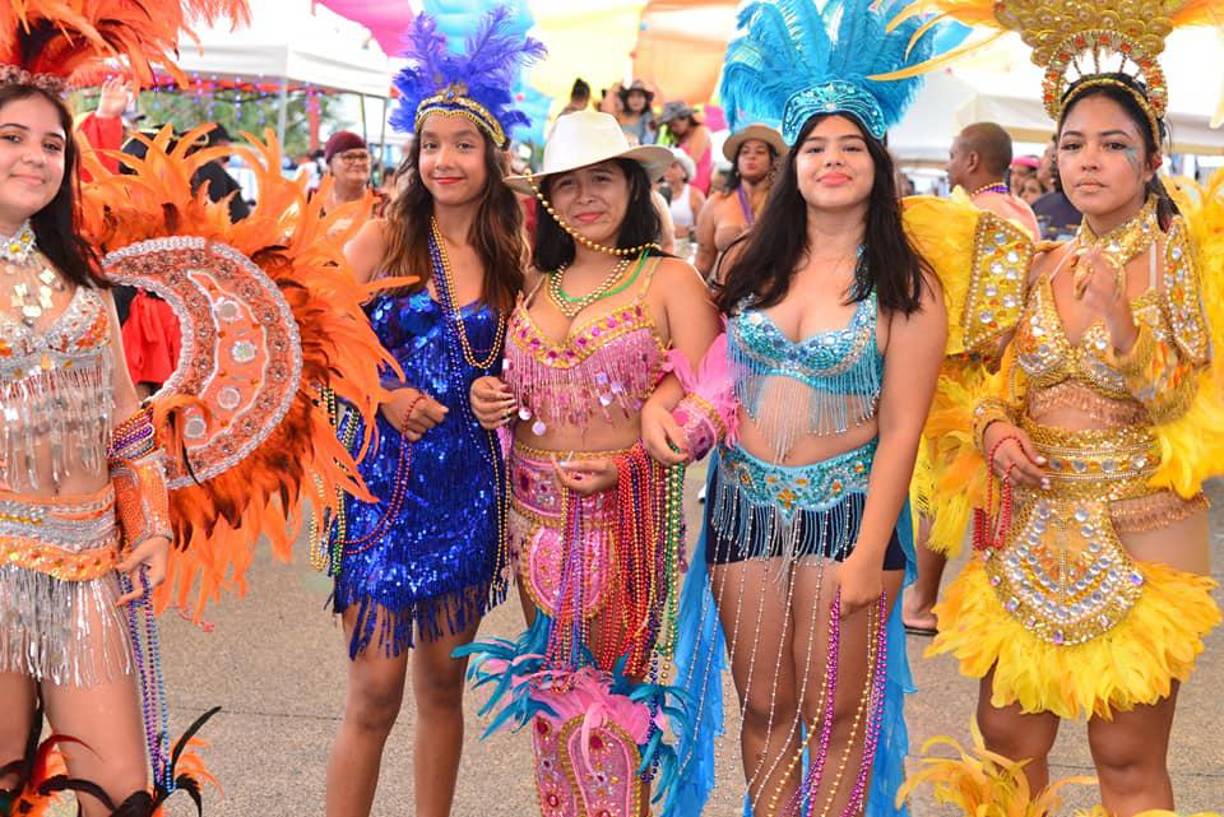 La belleza de la mujer guanajeña le dio la bienvenida a los miles de turistas. 
