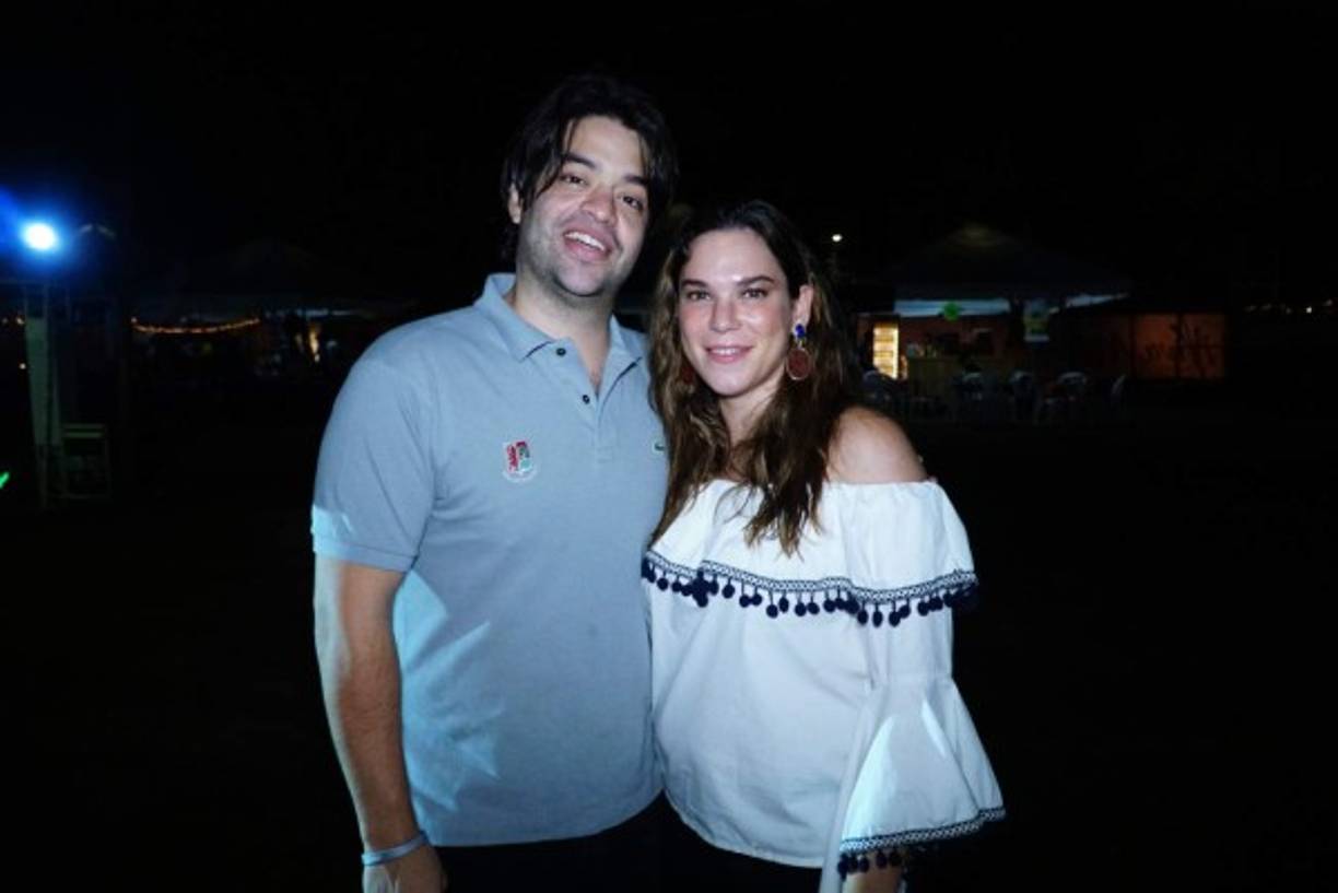 Rafael y Carla Flores.