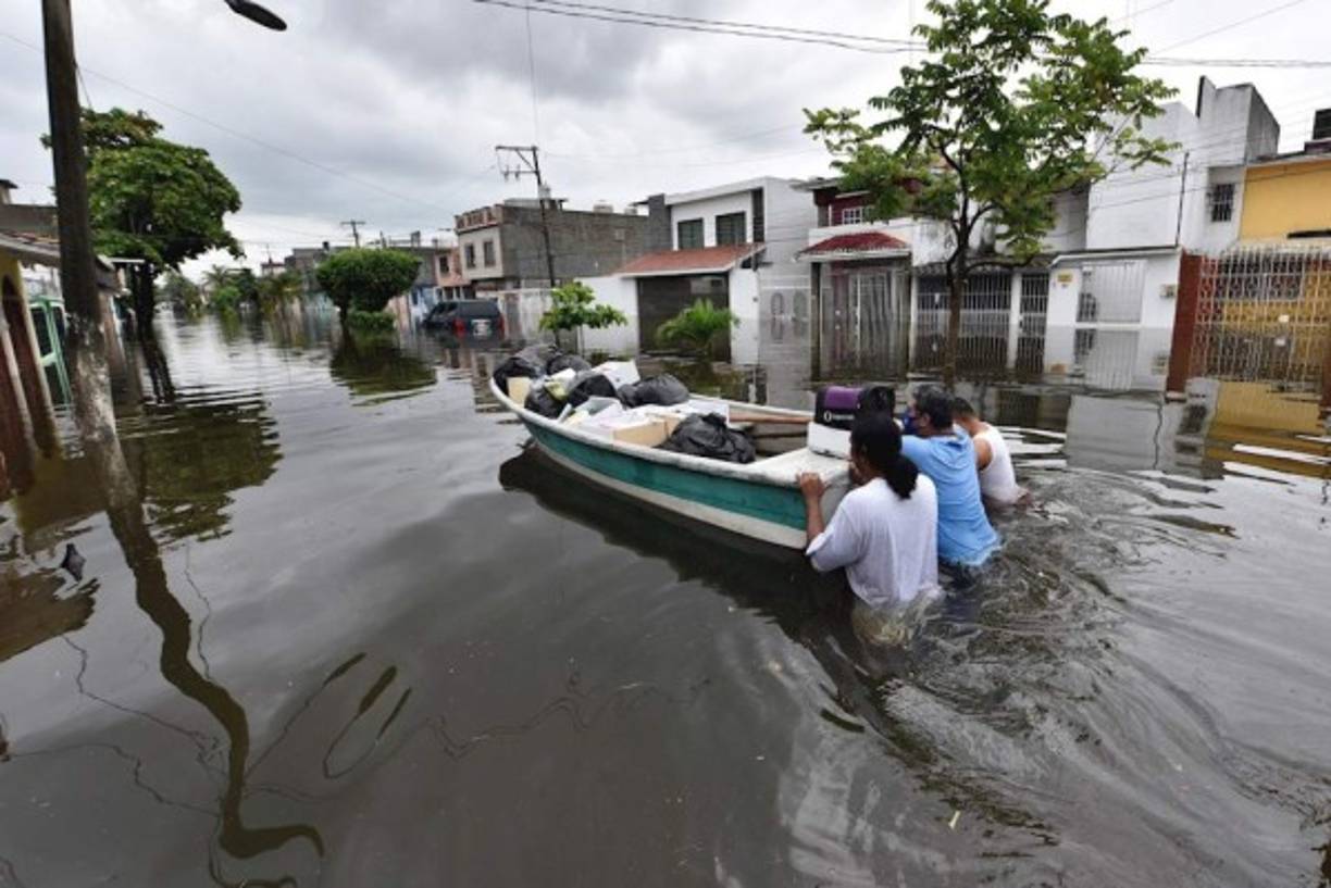 La cifra aumentó durante la madrugada de este sábado mientras que las autoridades del estado de Tabasco realizaban evacuaciones en los municipios con más afectaciones, entre ellos Balancán, Centro, Cunduacán, Jalpa de Méndez y Nacajuca.