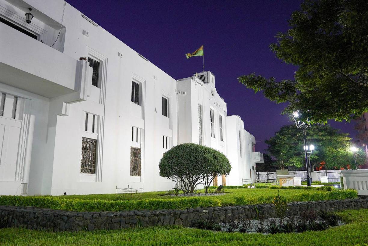 Fue a través de su cuenta de X, donde el edil sampedrano mostró un carrusel de fotografias de los grandiosos avances de mantenimiento del parque central. 