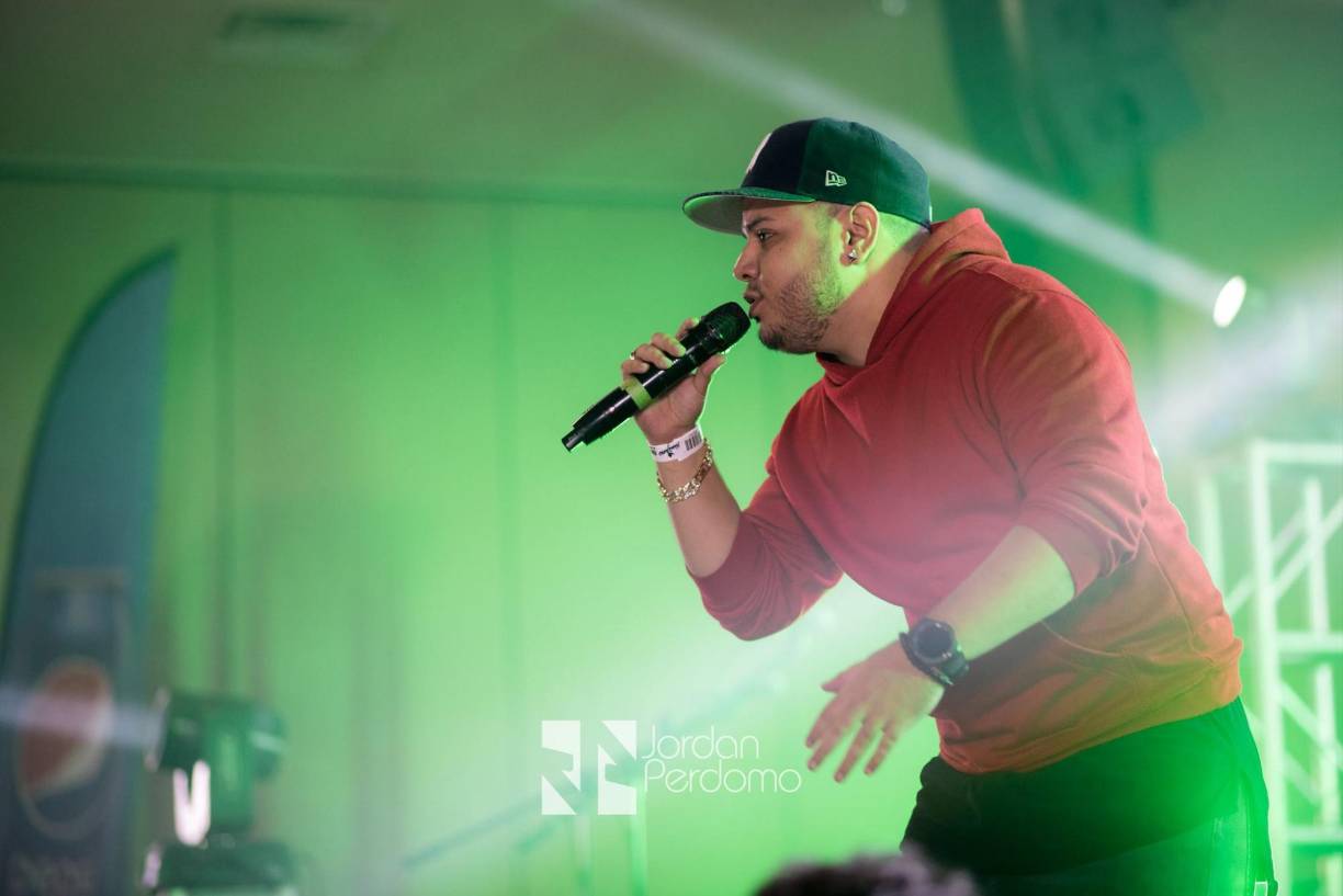 Liam Rivera, productor, compositor y cantante, declaró: “Tiene mi apoyo porque está representando a nuestro paí, y espero que le vaya bien en la final. Tiene un gran talento, pero siento que no ha conectado como lo hizo Angie Flores, primero Dios gane”.