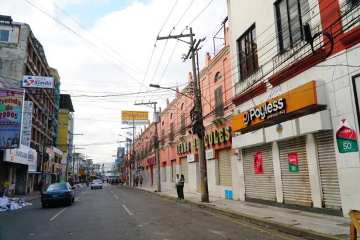 San Pedro Sula, la capital industrial de Honduras y la ciudad de mayor crecimiento comercial, se encuentra aislada luego de que los manifestantes opositores cerraran las entradas y salidas que la comunican con el resto del país.