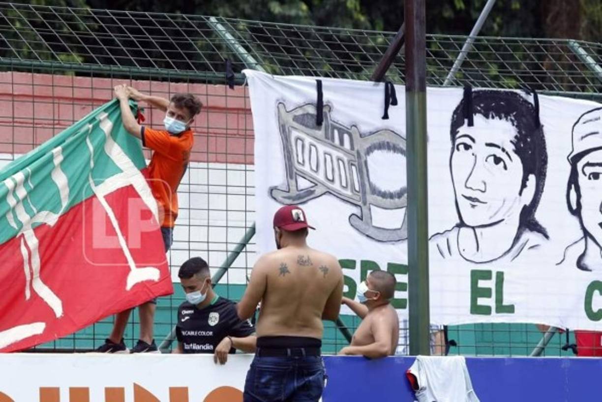 Aficionados del Marathón llegaron antes al estadio Yankel Rosenthal para colocar mantas en apoyo al equipo contra la UPN.