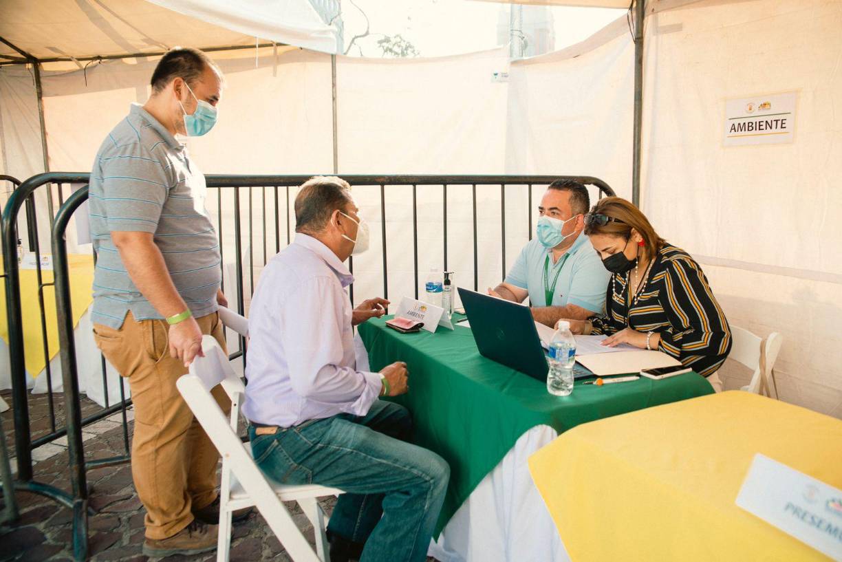 El alcalde Roberto Contreras manifestó que también recibieron solicitudes de podas de árboles que estorban el tendido eléctrico, abatización en las colonias por el dengue y patrullas domiciliarias que están siendo solicitadas por la población para la vacunación contra el covid-19.