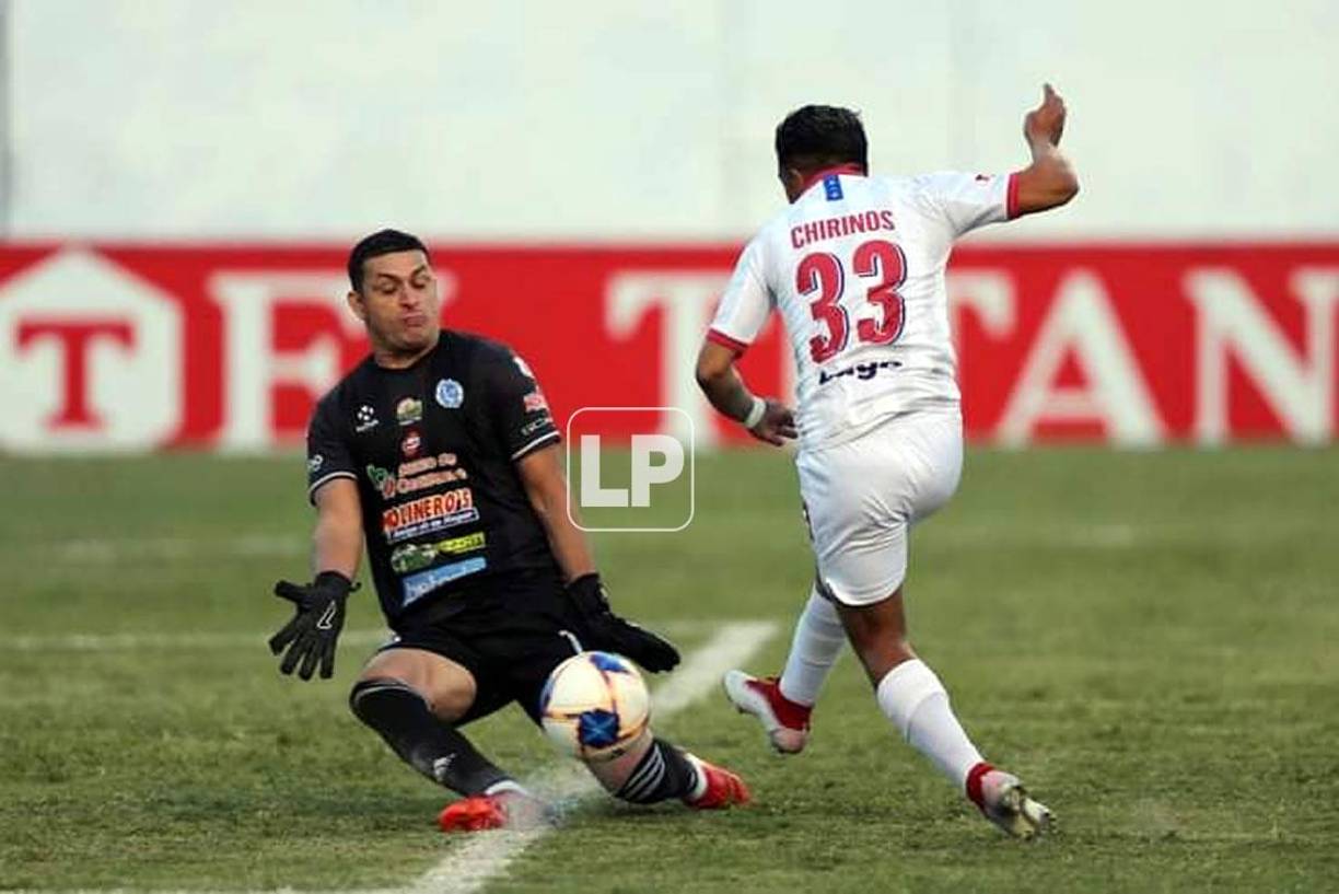 Michaell Chirinos no pudo superar al portero del Victoria, Harold Fonseca.