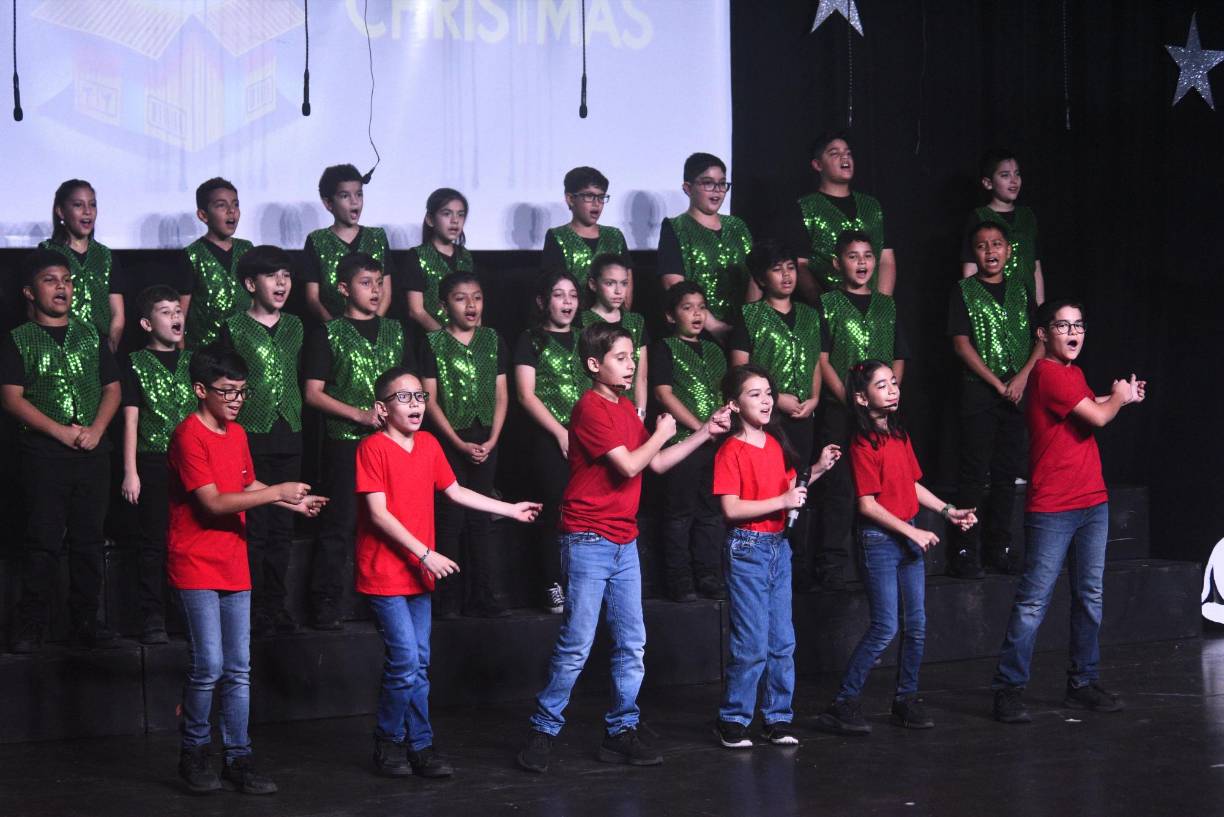 Los colores rojo y verde fueron los protagonistas de la noche. 