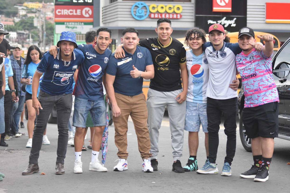 Los fanáticos del Motagua mostraron apoyo a su equipo. 