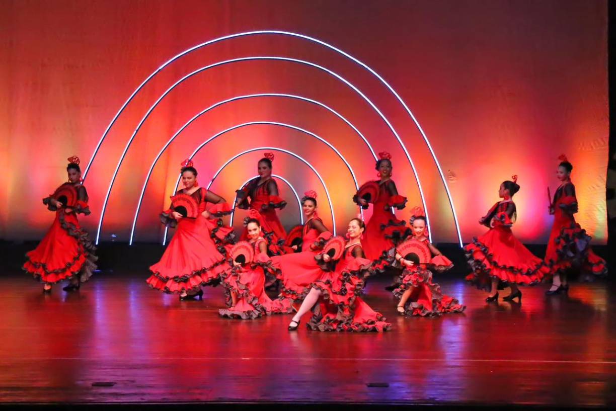 ‘’Pasión Flamenca” fue una de las presentaciones más coloridas. 