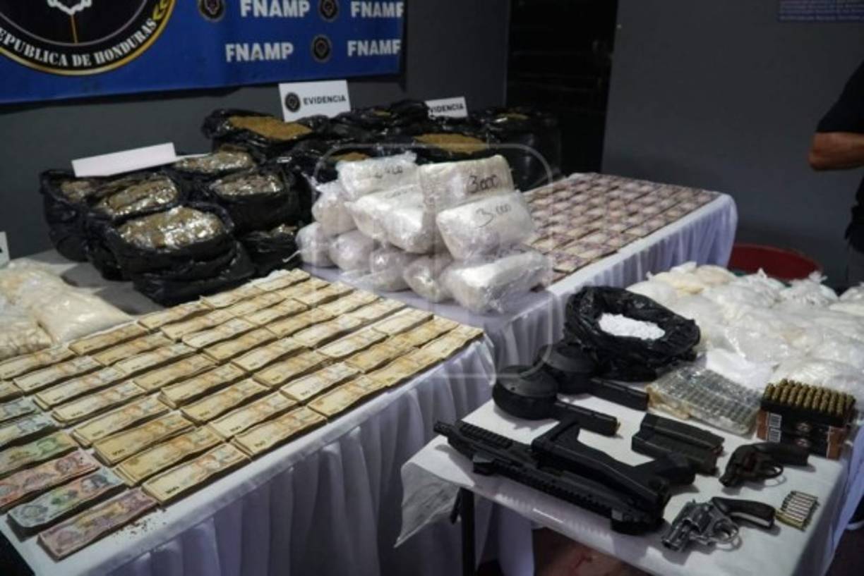 La información detalla que tiene aproximadamente 20 años de ser miembro activo de la estructura criminal y es considerado cabecilla de la misma, dedicándose a supervisar los encargados de la distribución de crack y marihuana en la zona norte y occidente del país.