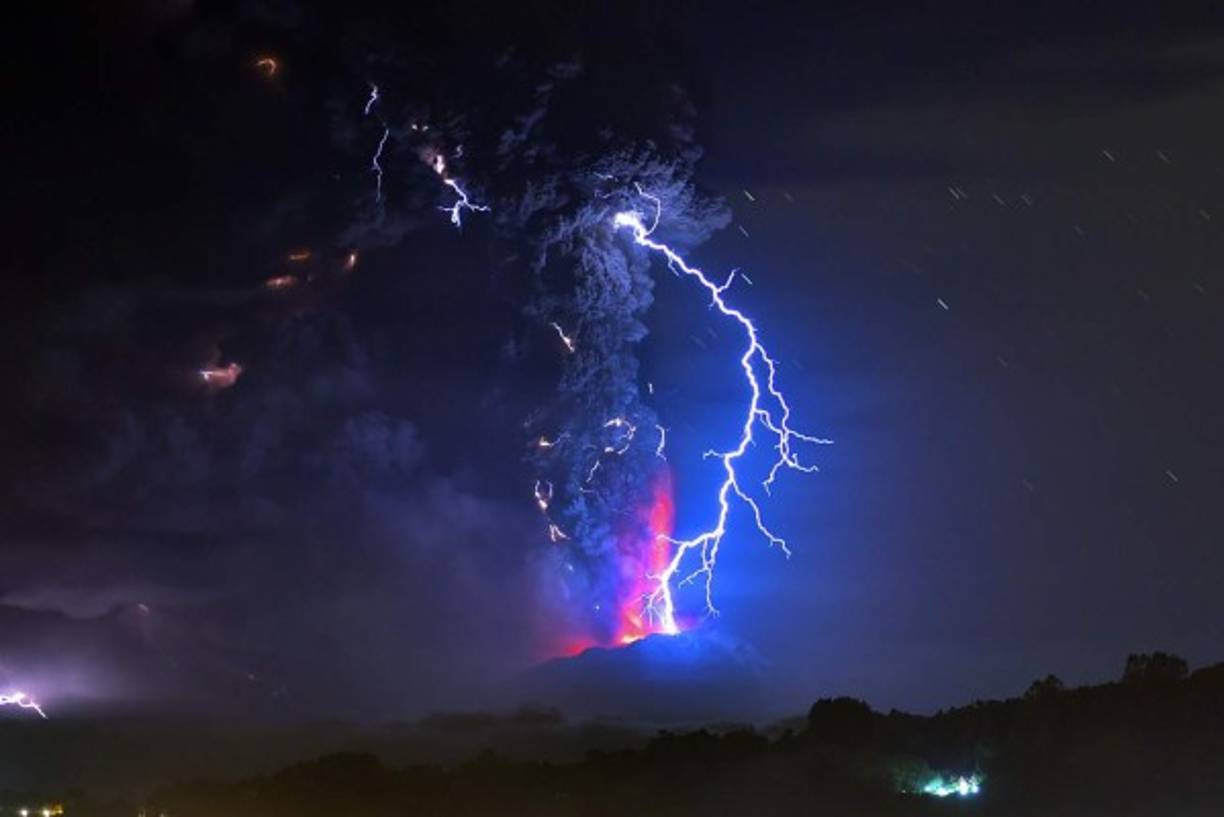 Chile tiene unos 90 volcanes activos, de los cuales el Calbuco es uno de los más peligrosos.