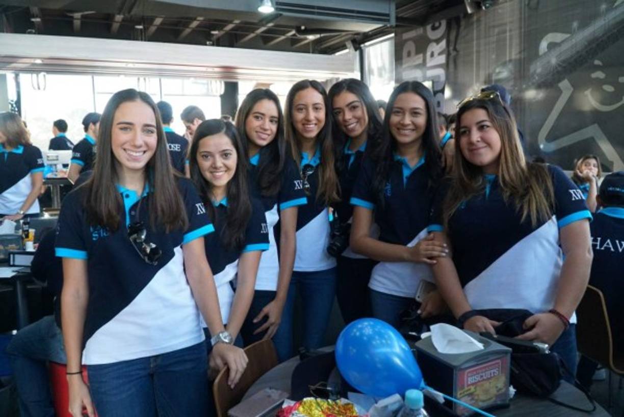 Lauren Harris, Mangie Larach, Alessa Matuty, Adri Rojas, Natty Medina, María Romero y Marielle Canahuati.