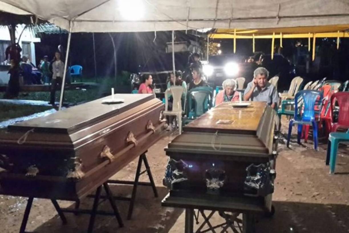 Ataúdes de Miss Honduras Mundo, María José Alvarado, y su hermana Sofía Trinidad, asesinadas en Santa Bárbara.