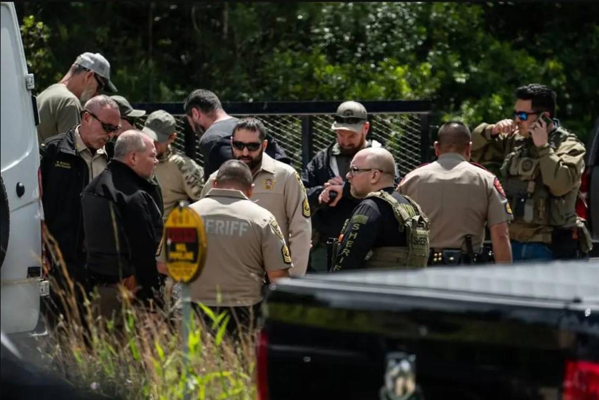 Una de las víctimas, Diana Velásquez, tenía residencia permanente en EE.UU., mientras que el resto se encontraban en el país de forma irregular. Según las autoridades estadounidenses, Oropesa había sido deportado a México al menos cuatro veces desde 2009.