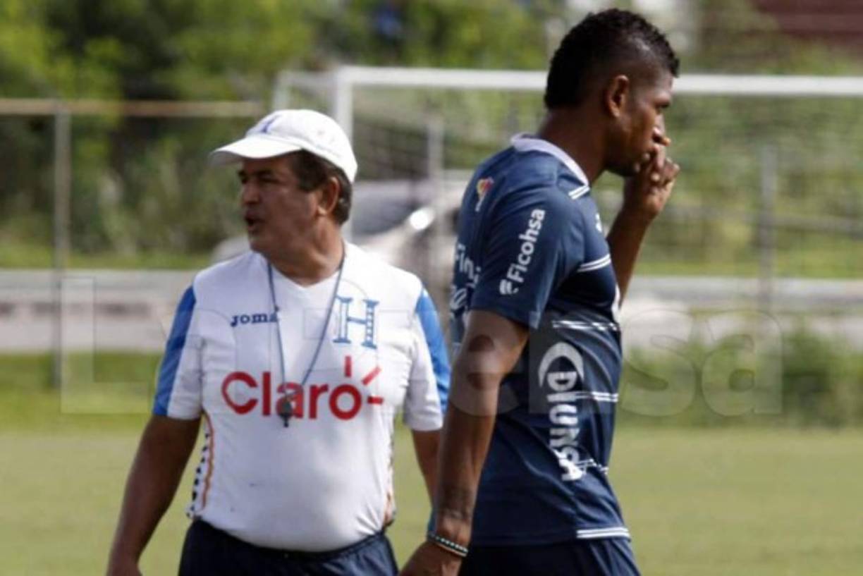 Luego Carlo Costy en declaraciones al periodista Américo Navarrete, no amagó y habló sin tapujos sobre Jorge Luis Pinto: 'Tenemos una chispita que nos hace explotar, dejemos las cosas así y que venga lo que tenga que venir. Así como soy, no voy a estar, ya perdí la paciencia. Él y yo hacemos cortocircuito y me duele', declaró.