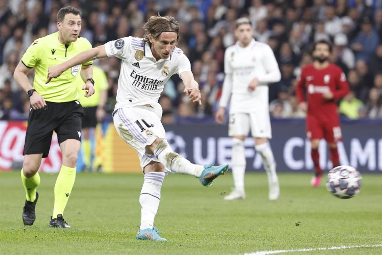 Mediocentro: Luka Modric completará el tridente en la zona central.